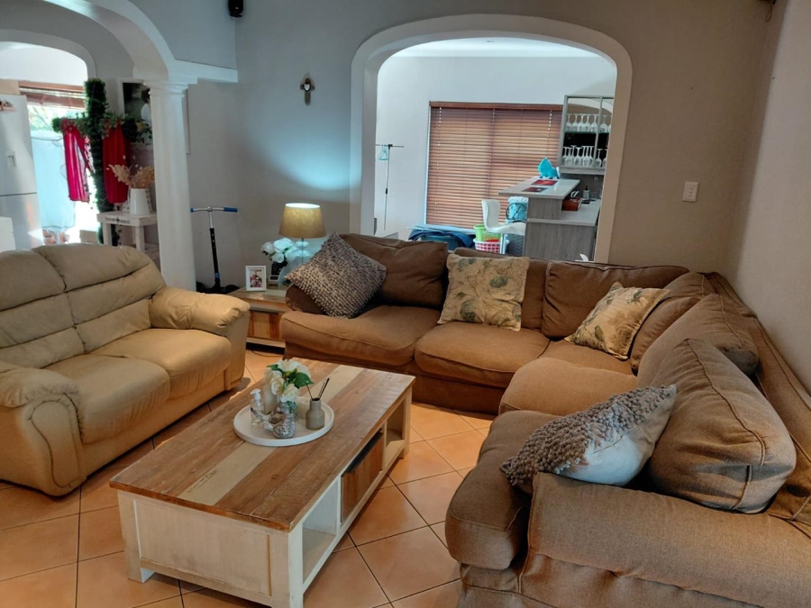 To Let 4 Bedroom Property for Rent in Durbanville Western Cape